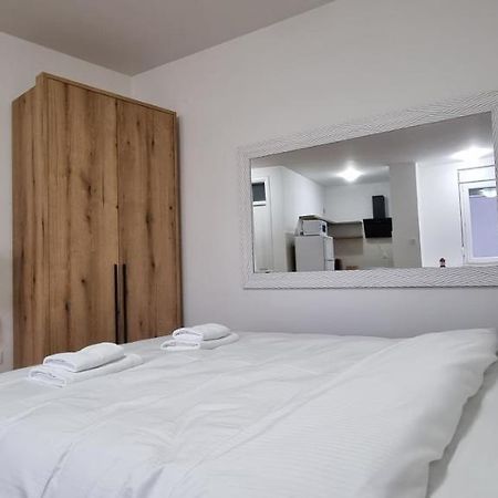 Grove II Apartment = Strict City Centre Novi Sad Bagian luar foto