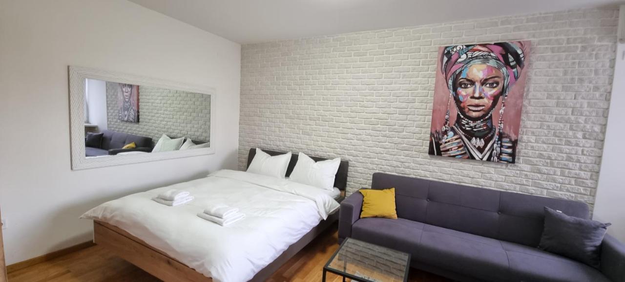 Grove II Apartment = Strict City Centre Novi Sad Bagian luar foto