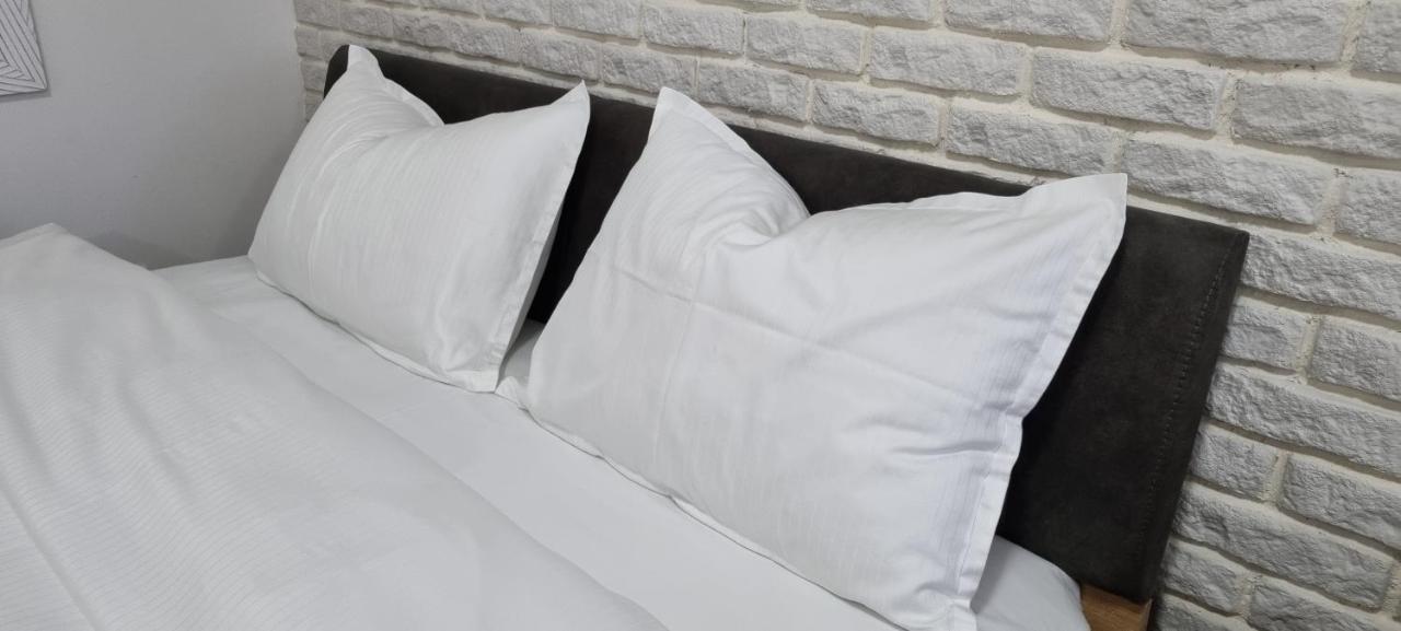 Grove II Apartment = Strict City Centre Novi Sad Bagian luar foto