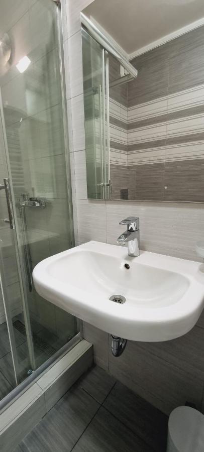 Grove II Apartment = Strict City Centre Novi Sad Bagian luar foto