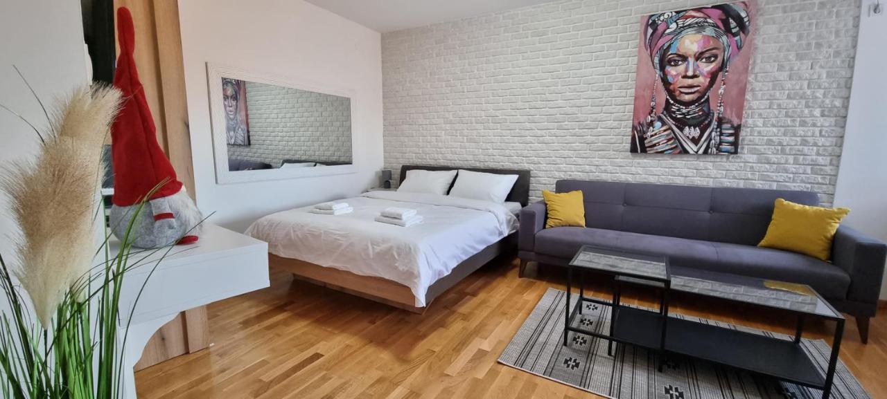Grove II Apartment = Strict City Centre Novi Sad Bagian luar foto