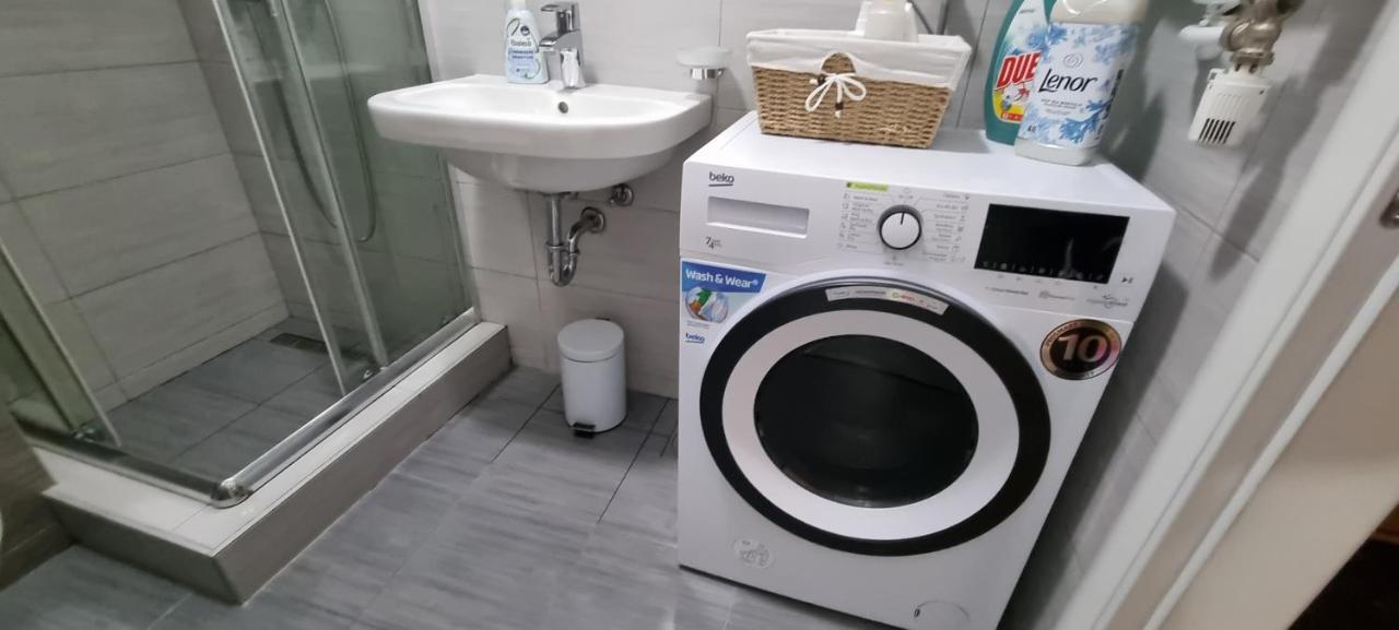 Grove II Apartment = Strict City Centre Novi Sad Bagian luar foto